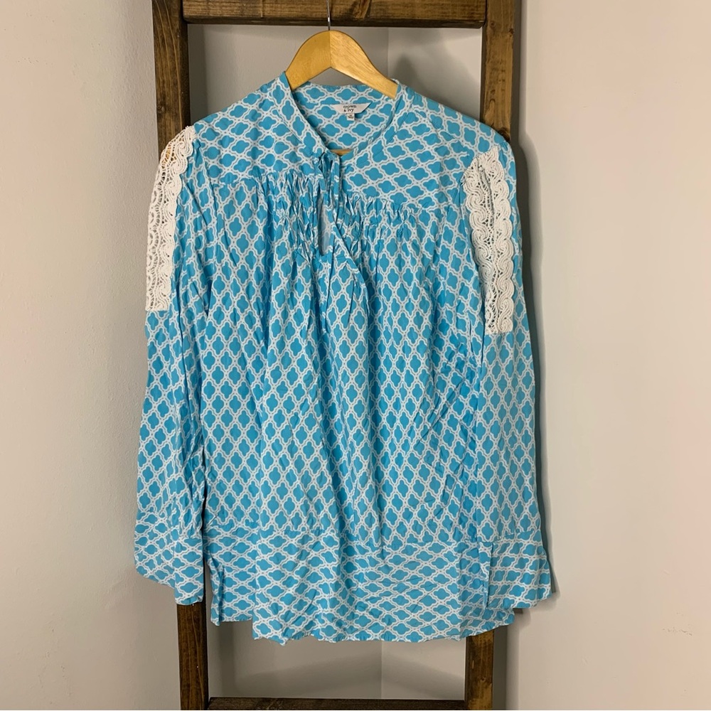 Crown & Ivy Blue Patterned Women's Top with Lace Detail Size M